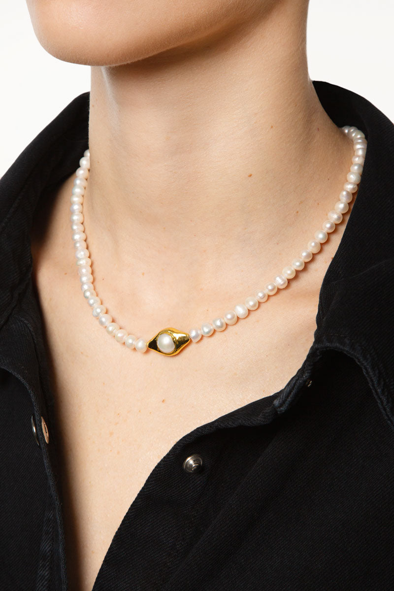 Pearl Necklace with Gold-plated Detail