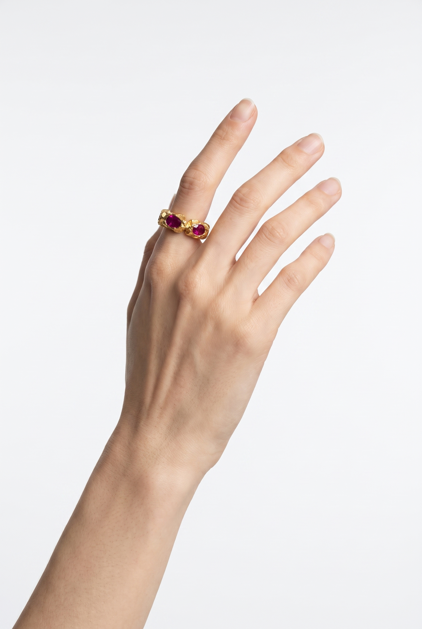 Monroe oval with red zircons