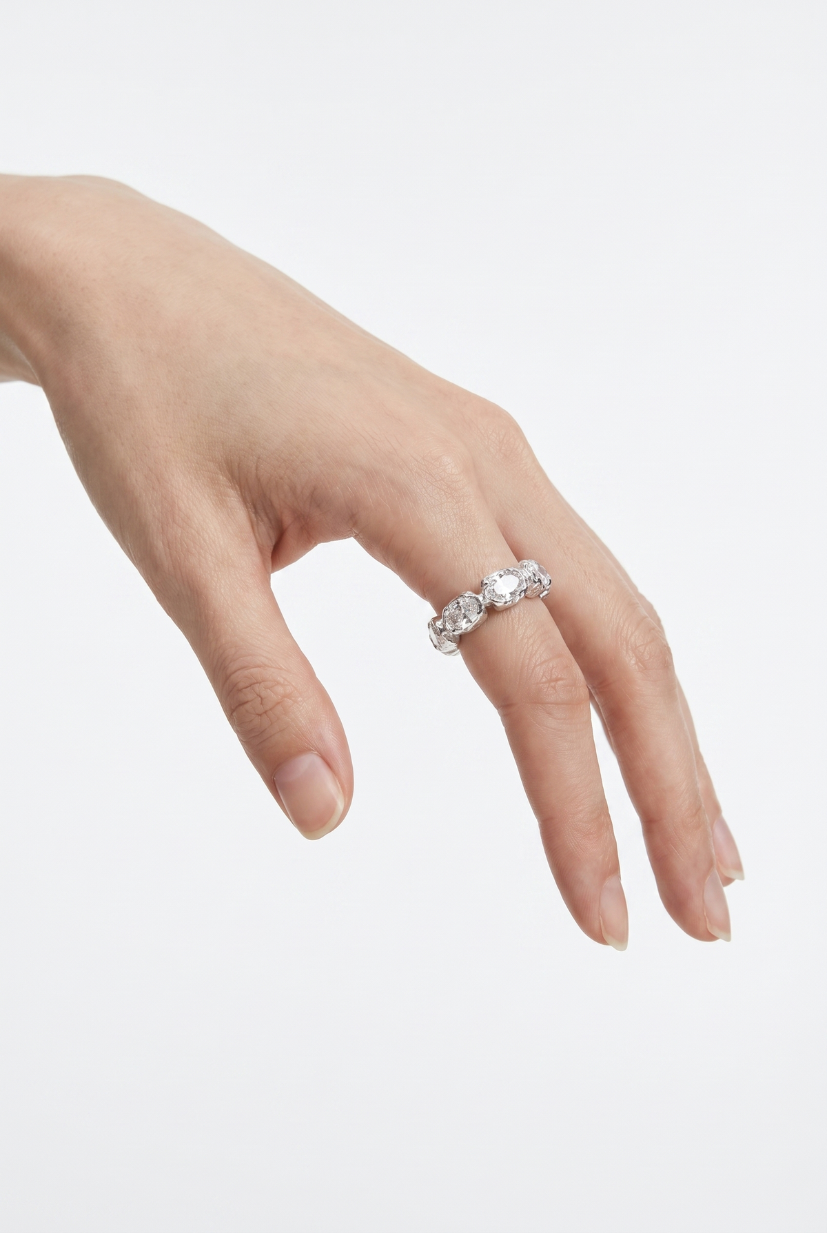 Monroe oval with white zircons
